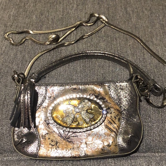 NWOT Metallic  Silver/ Gold  Shoulder Bag with Jeweled Medallion - Picture 2 of 8